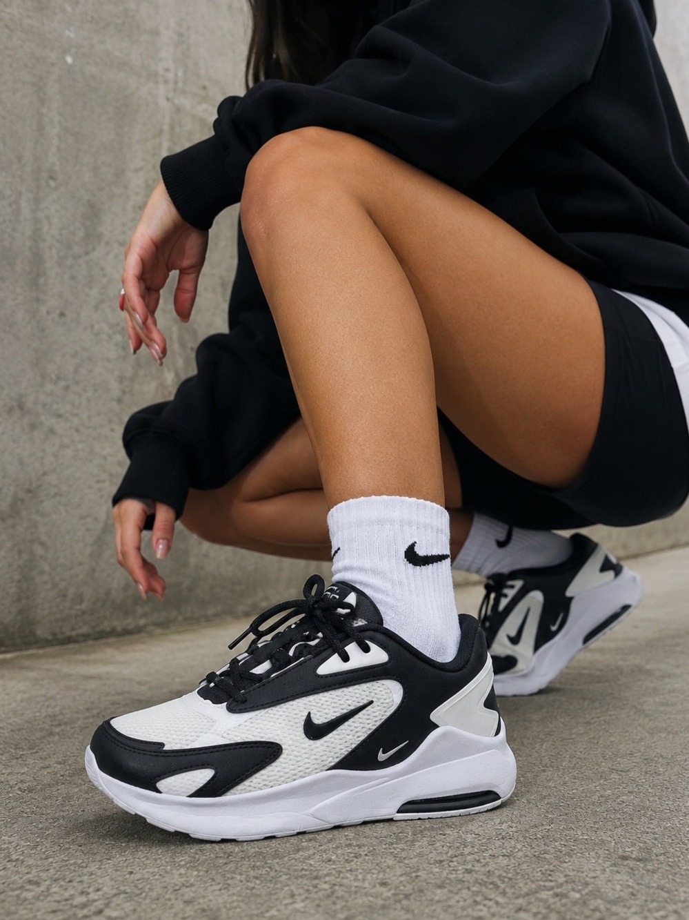 Nike Air Max Sneakers Womens 10.5 White Black‎ Bolt Running Shoes Gym CU4152-101
